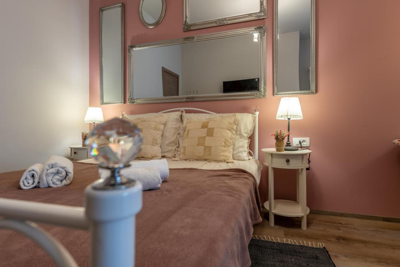 Old City Romantic Studios 4 With Free Private Parking Pula Exterior foto