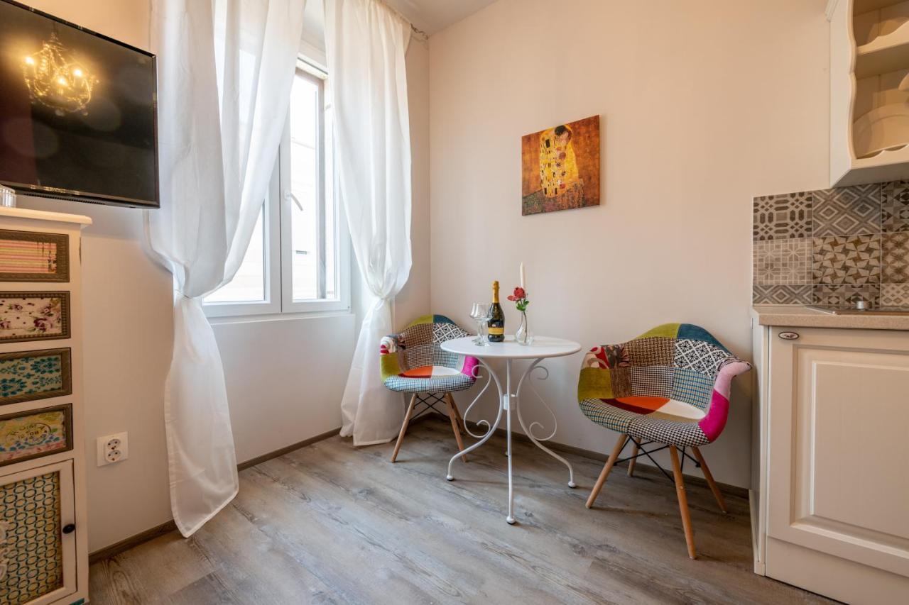 Old City Romantic Studios 4 With Free Private Parking Pula Exterior foto