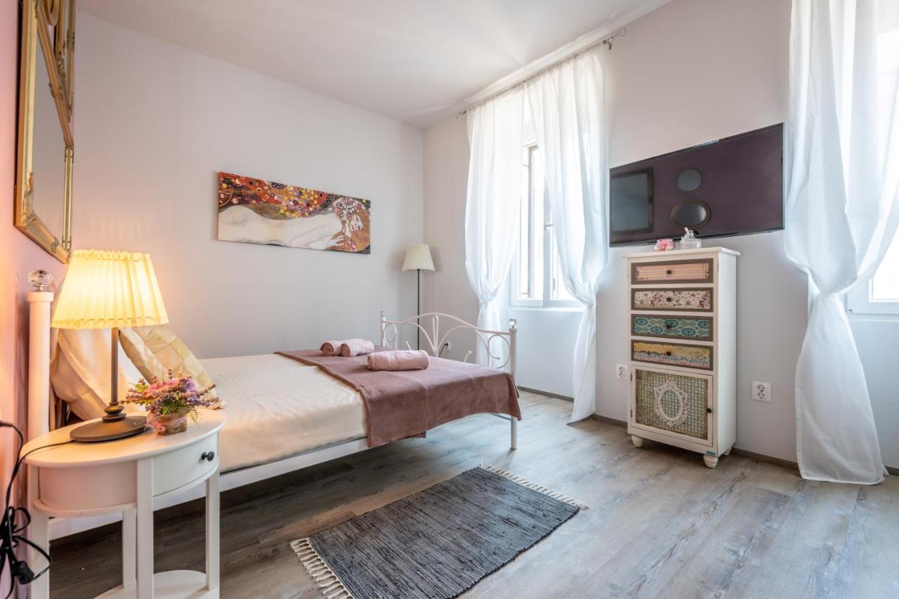 Old City Romantic Studios 4 With Free Private Parking Pula Exterior foto