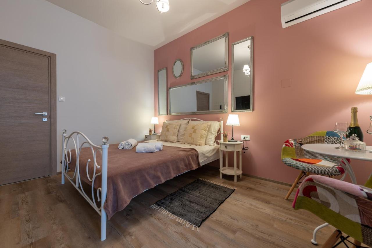 Old City Romantic Studios 4 With Free Private Parking Pula Exterior foto