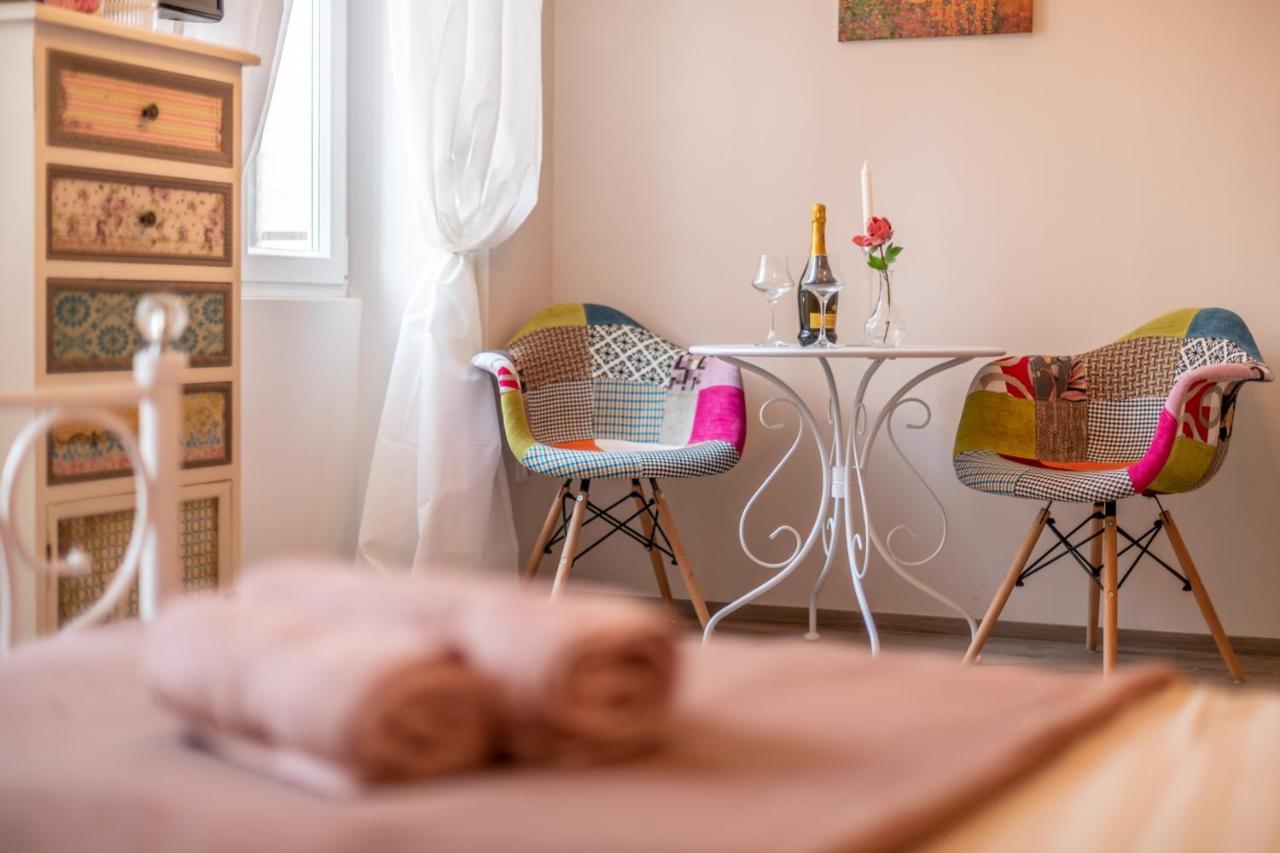 Old City Romantic Studios 4 With Free Private Parking Pula Exterior foto